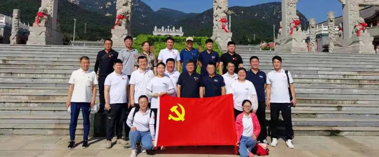 追（zhuī）尋黨的足跡（jì）  續寫奮進使命